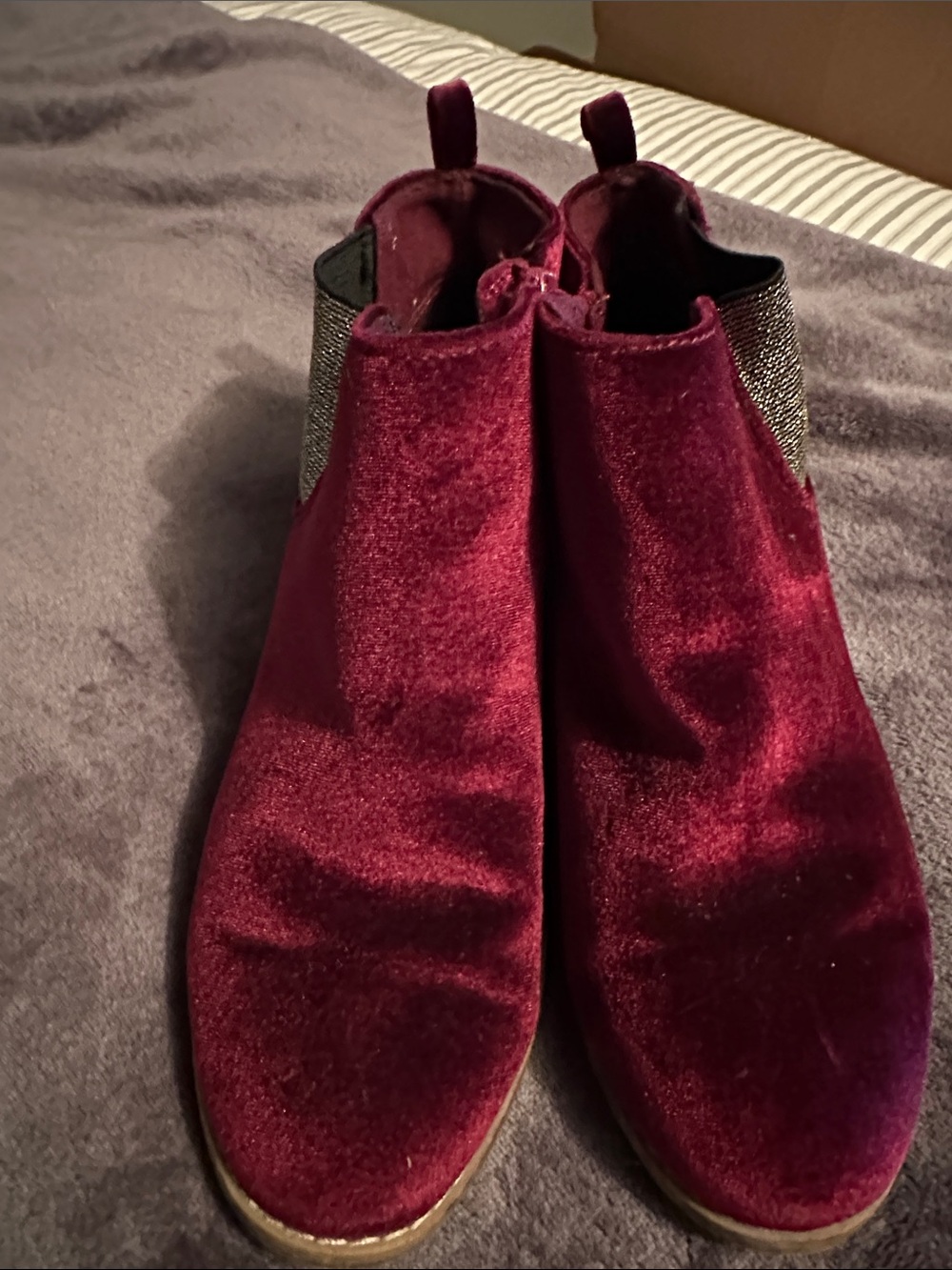 Old Navy Women’s Velvet Booties in Burgundy size 5